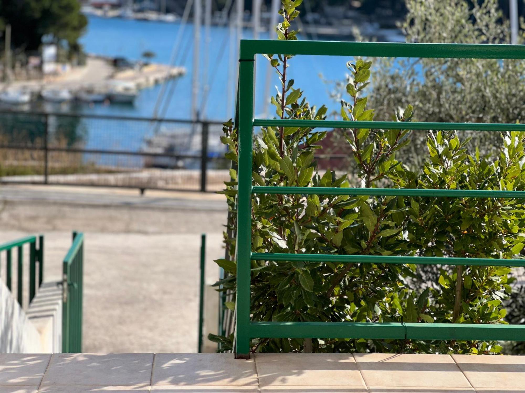 Apartment Milna - With Swimming Pool & Amazing Seaviews, Above Bijaka Beach Dış mekan fotoğraf