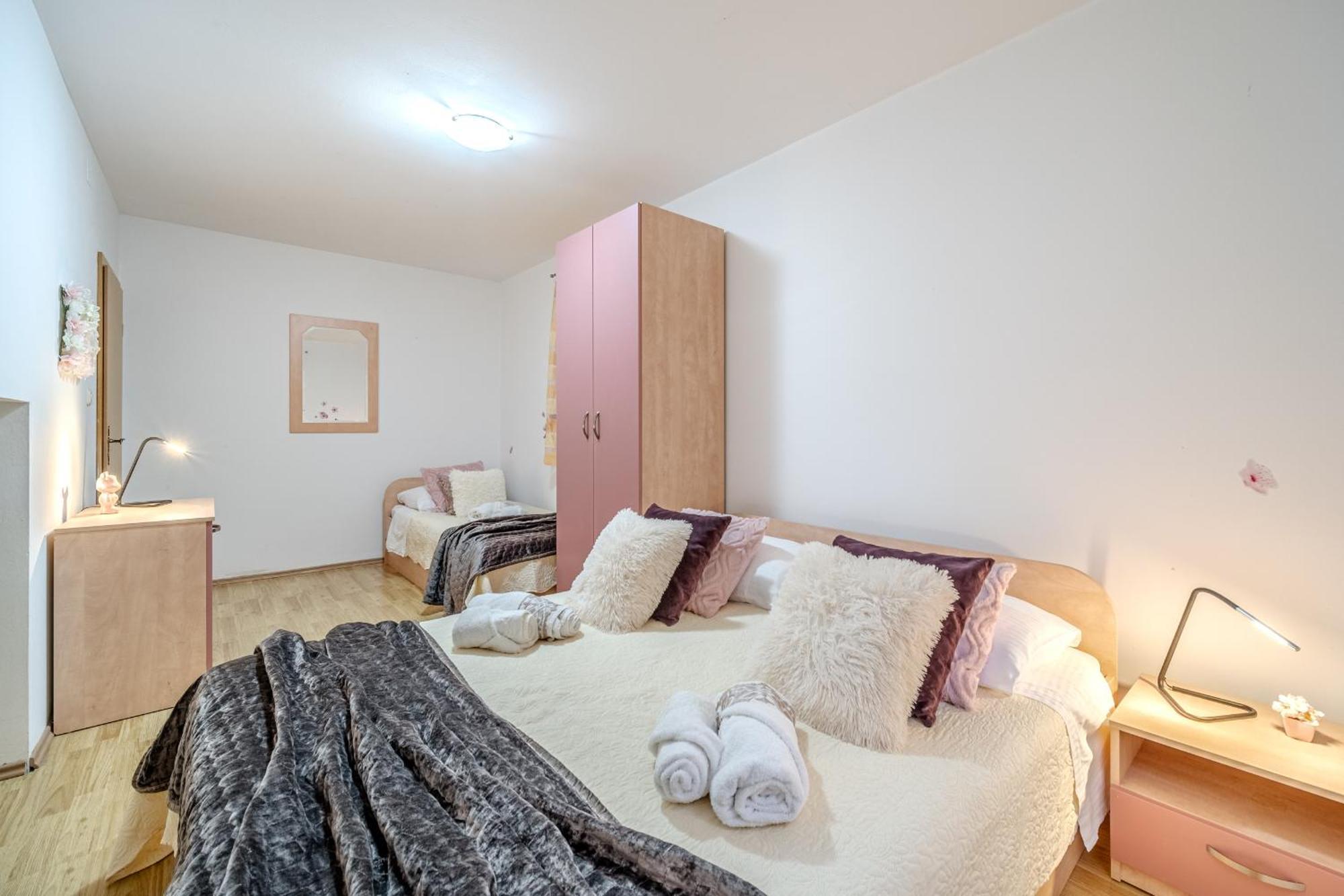 Apartment Milna - With Swimming Pool & Amazing Seaviews, Above Bijaka Beach Dış mekan fotoğraf