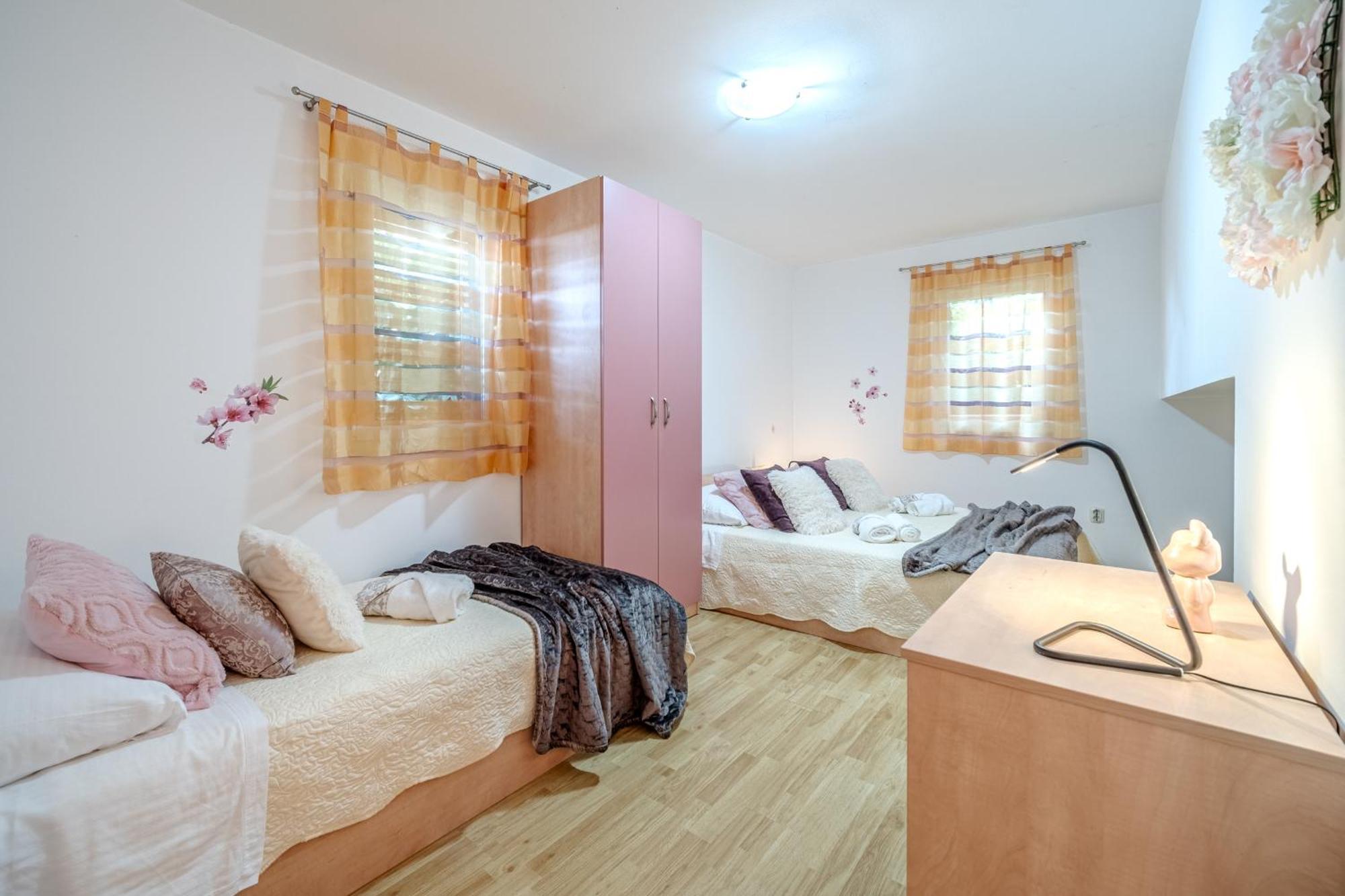 Apartment Milna - With Swimming Pool & Amazing Seaviews, Above Bijaka Beach Dış mekan fotoğraf