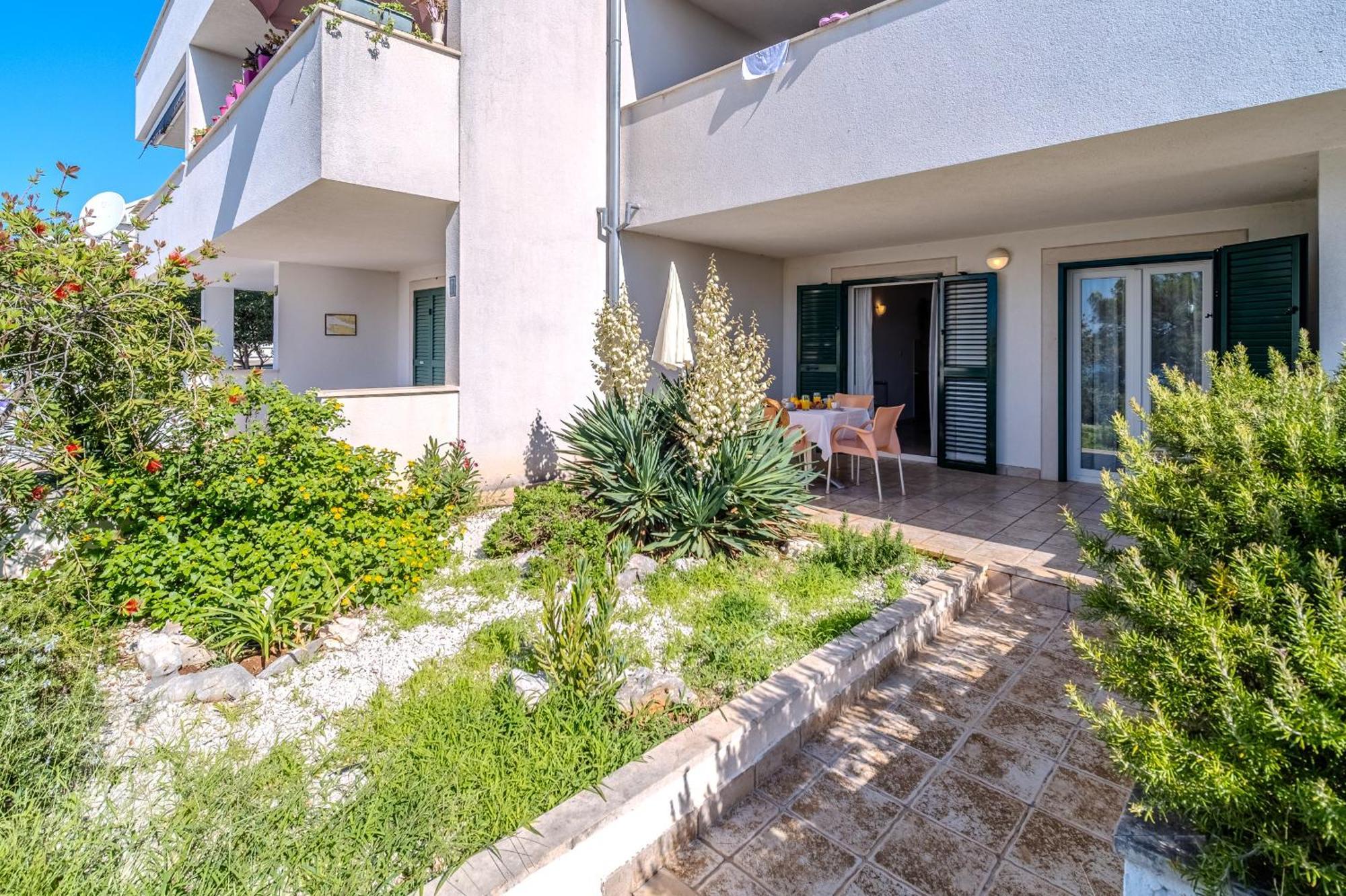 Apartment Milna - With Swimming Pool & Amazing Seaviews, Above Bijaka Beach Dış mekan fotoğraf