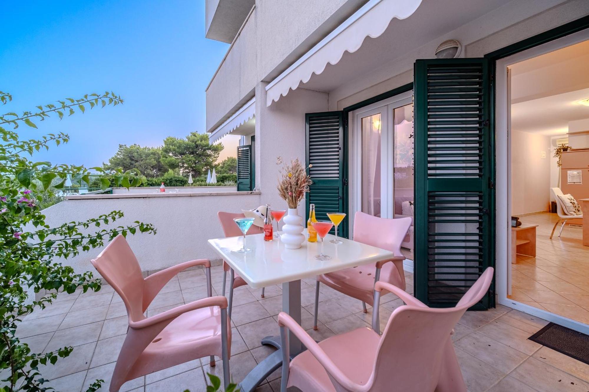 Apartment Milna - With Swimming Pool & Amazing Seaviews, Above Bijaka Beach Dış mekan fotoğraf