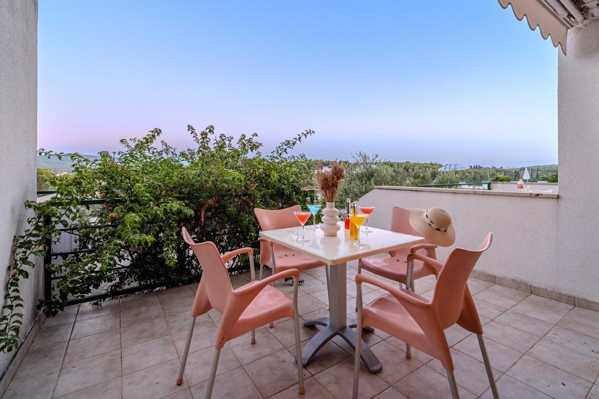 Apartment Milna - With Swimming Pool & Amazing Seaviews, Above Bijaka Beach Dış mekan fotoğraf