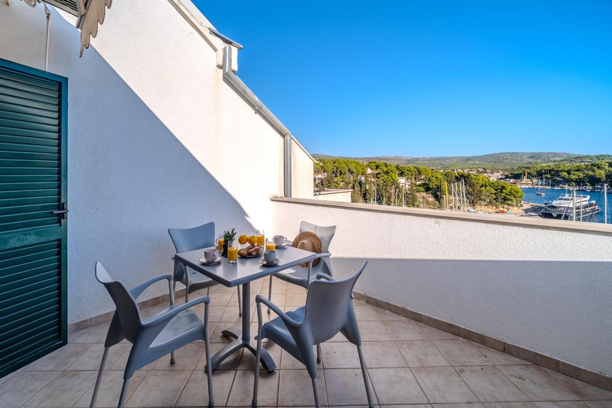 Apartment Milna - With Swimming Pool & Amazing Seaviews, Above Bijaka Beach Dış mekan fotoğraf
