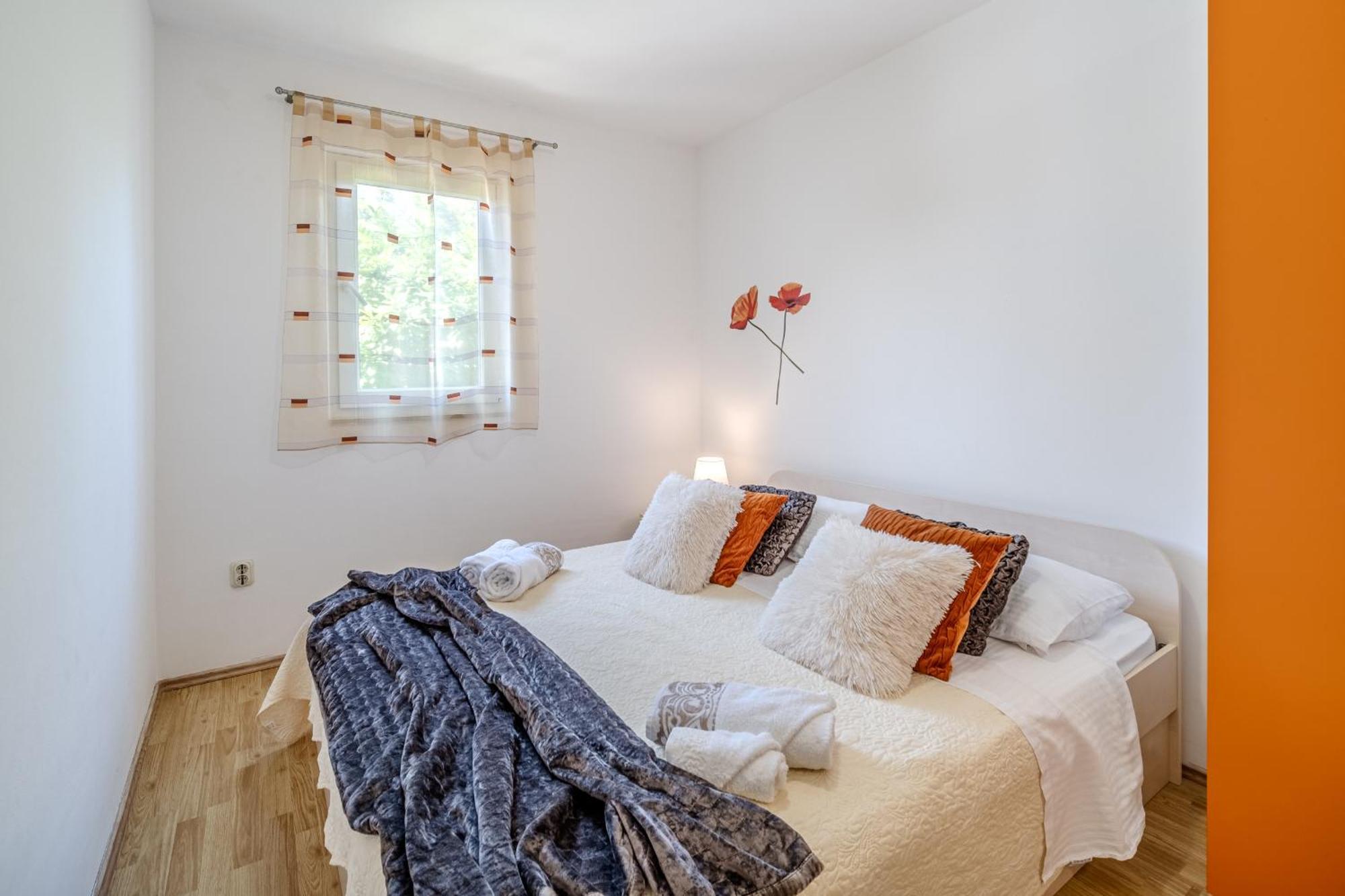 Apartment Milna - With Swimming Pool & Amazing Seaviews, Above Bijaka Beach Dış mekan fotoğraf