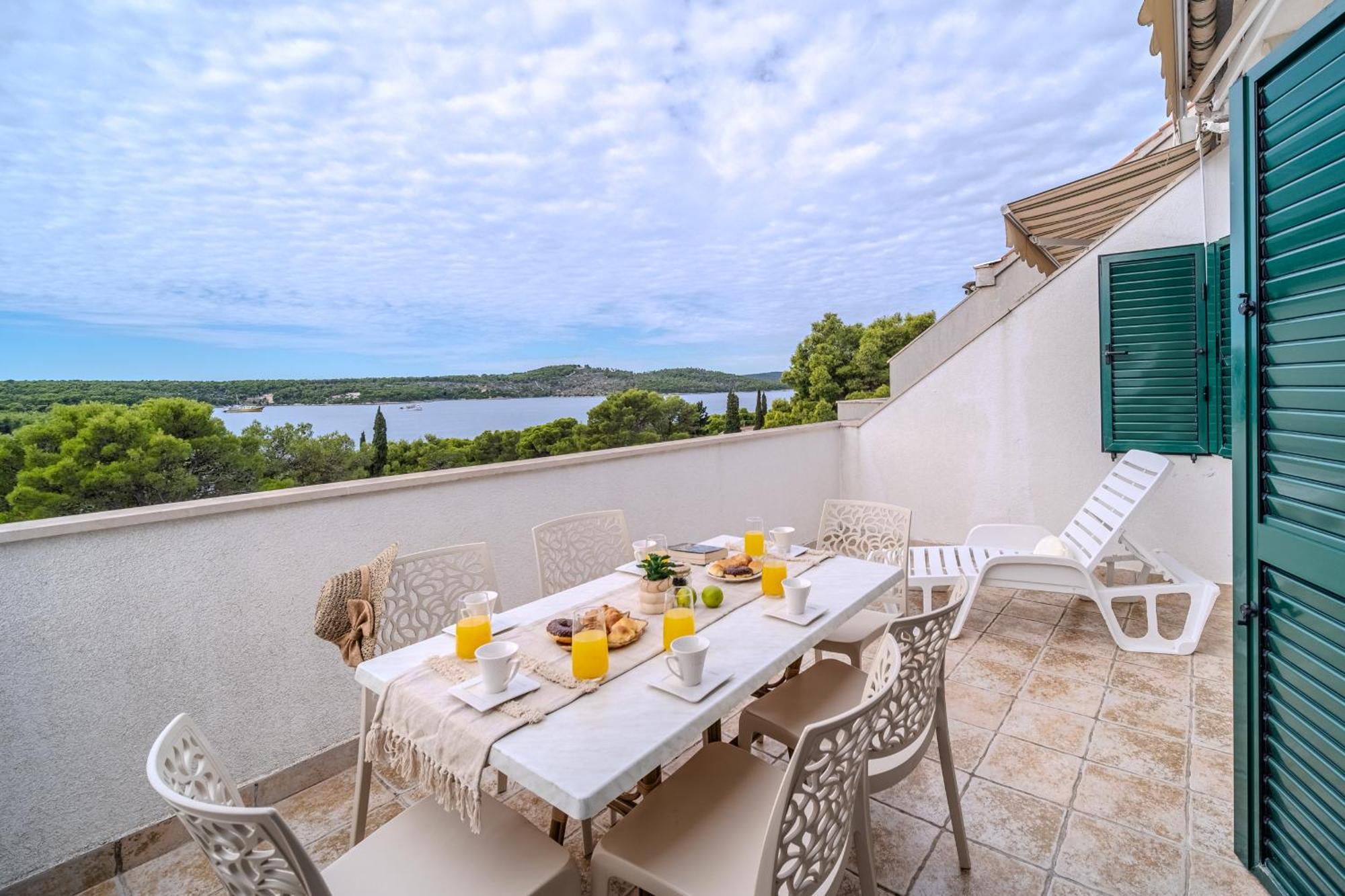 Apartment Milna - With Swimming Pool & Amazing Seaviews, Above Bijaka Beach Dış mekan fotoğraf