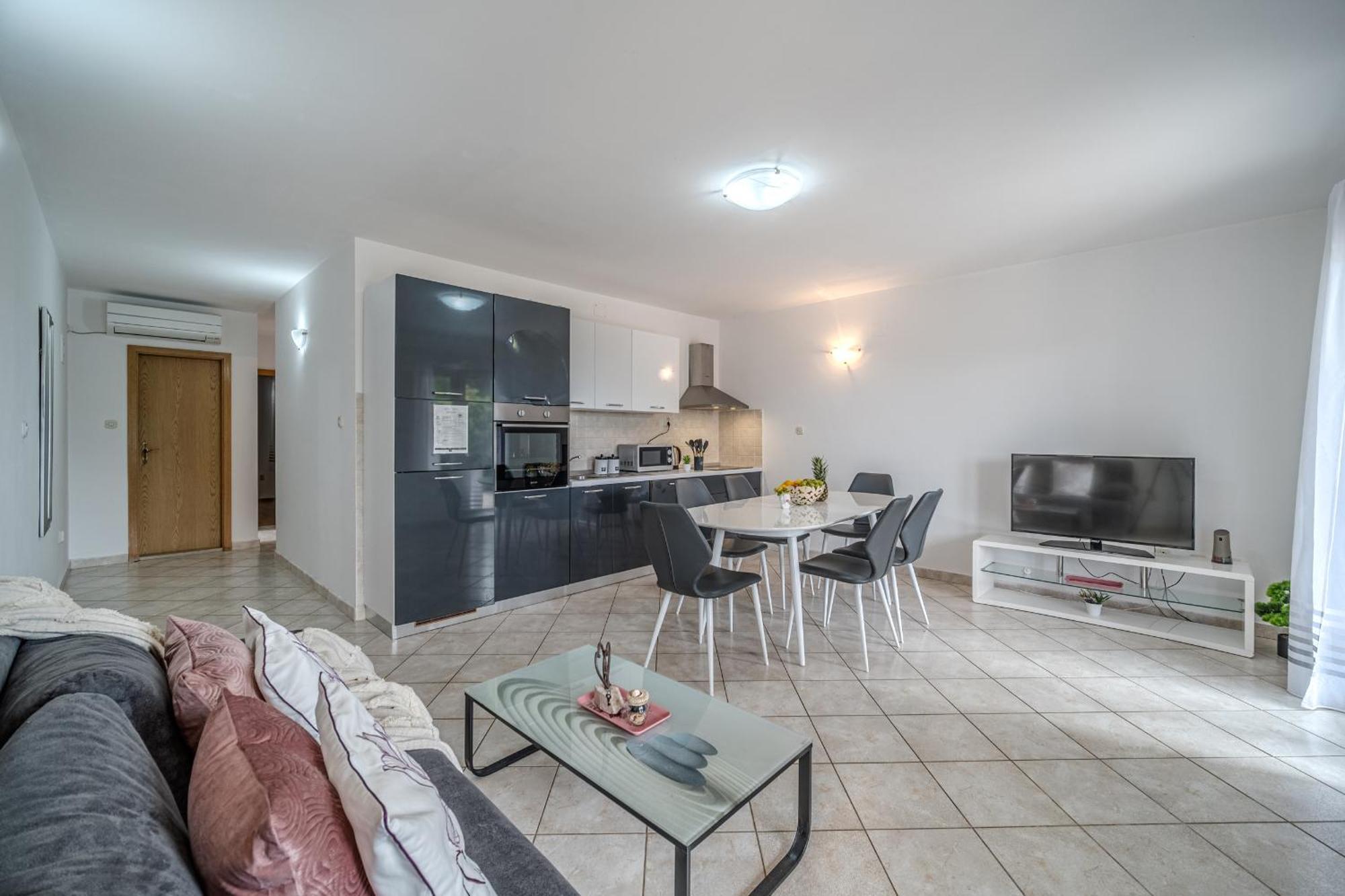 Apartment Milna - With Swimming Pool & Amazing Seaviews, Above Bijaka Beach Dış mekan fotoğraf