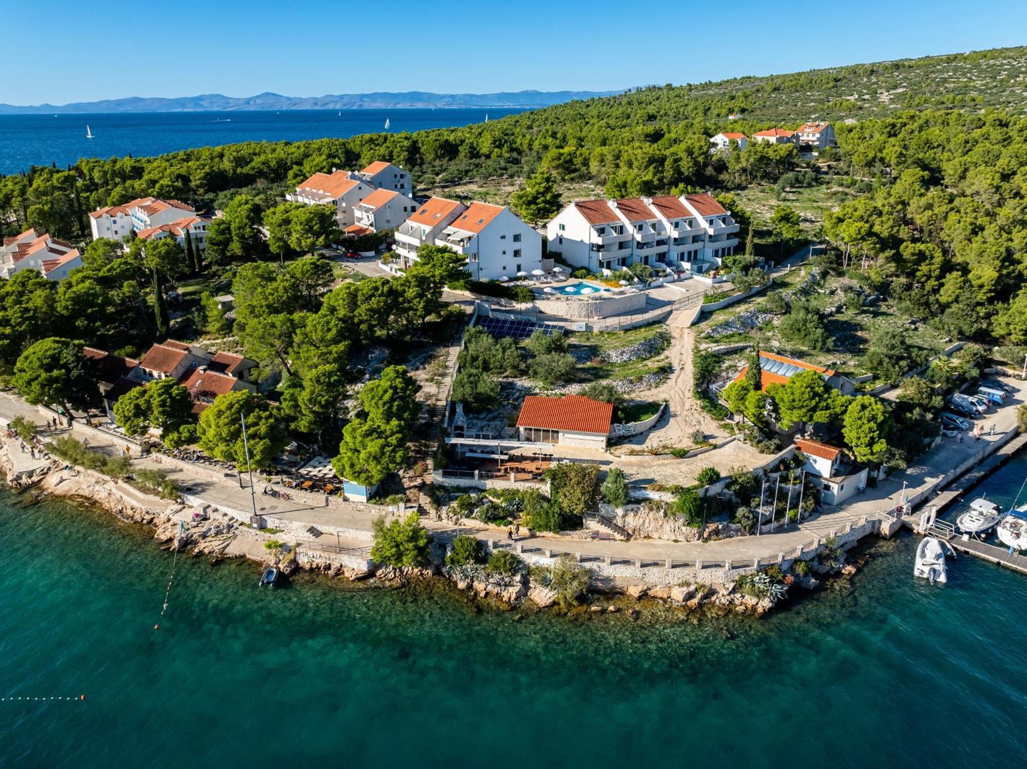 Apartment Milna - With Swimming Pool & Amazing Seaviews, Above Bijaka Beach Dış mekan fotoğraf
