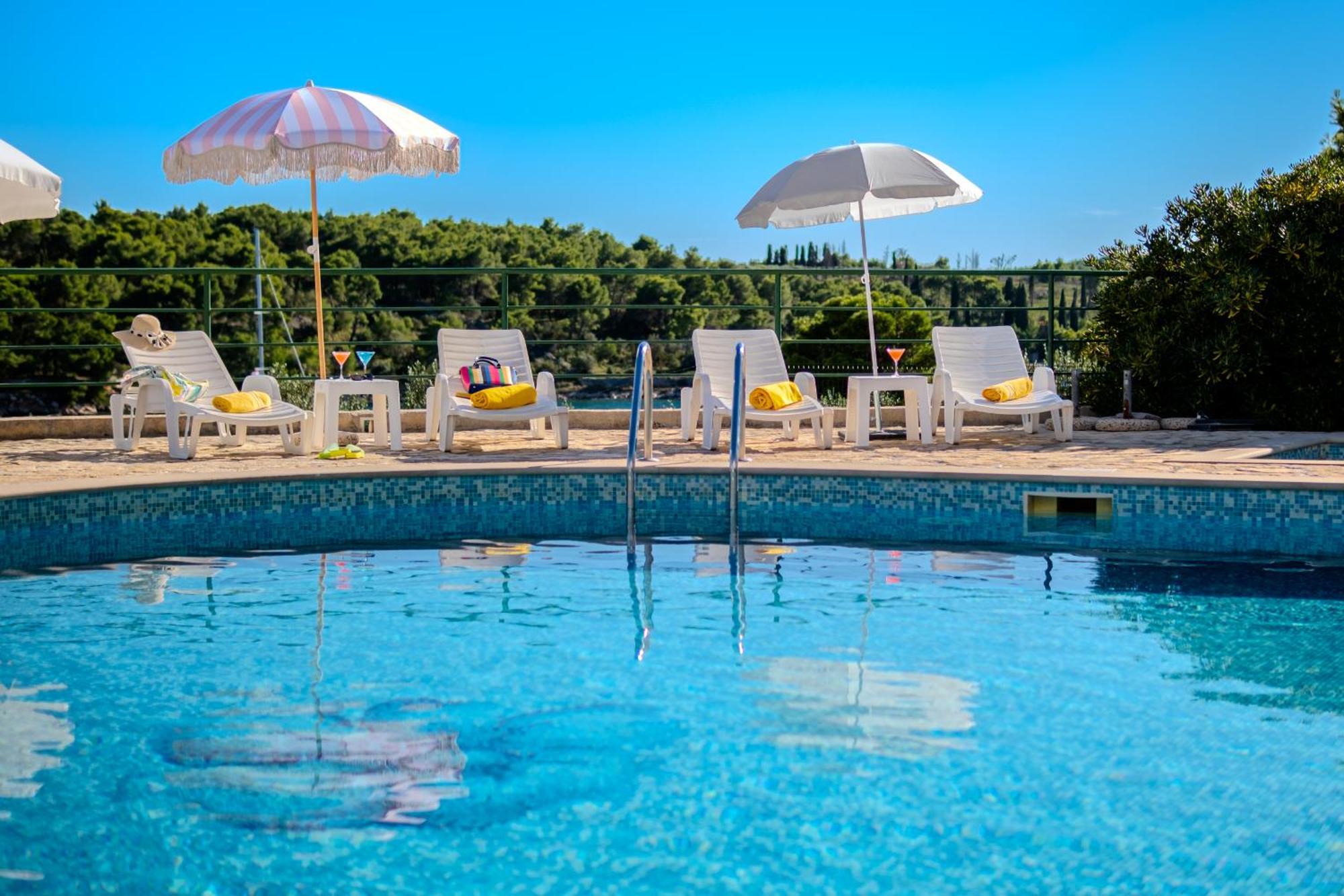 Apartment Milna - With Swimming Pool & Amazing Seaviews, Above Bijaka Beach Dış mekan fotoğraf