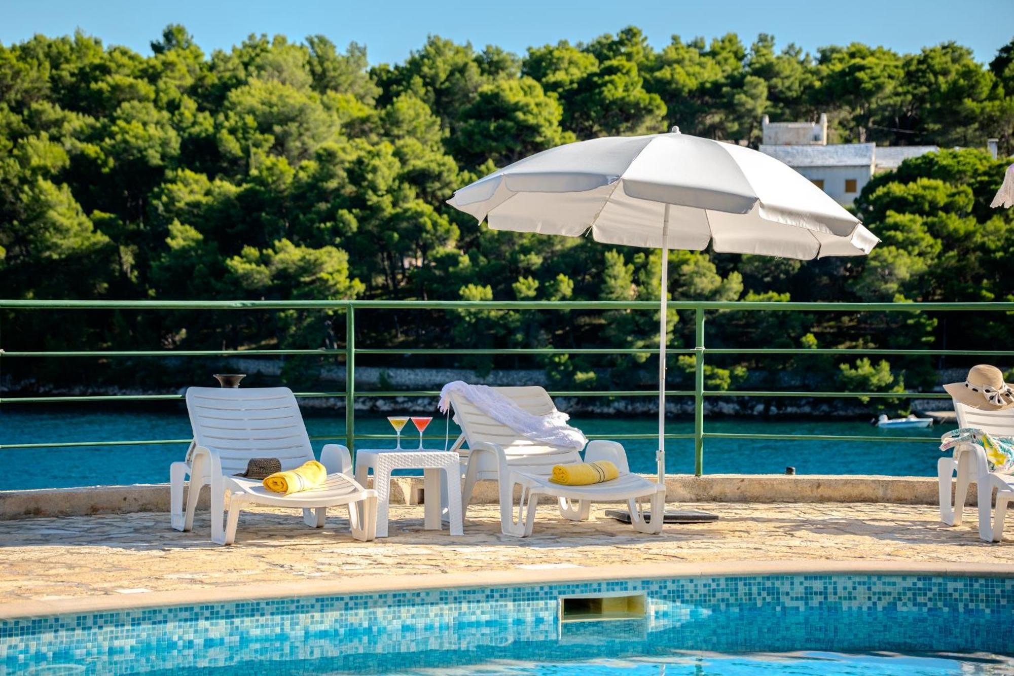Apartment Milna - With Swimming Pool & Amazing Seaviews, Above Bijaka Beach Dış mekan fotoğraf